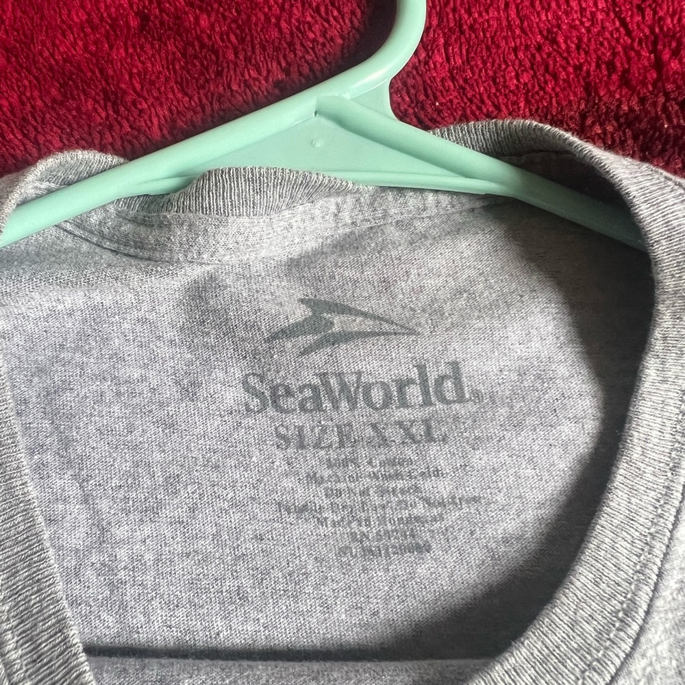 Sea World Merch - Picture 2 of 3